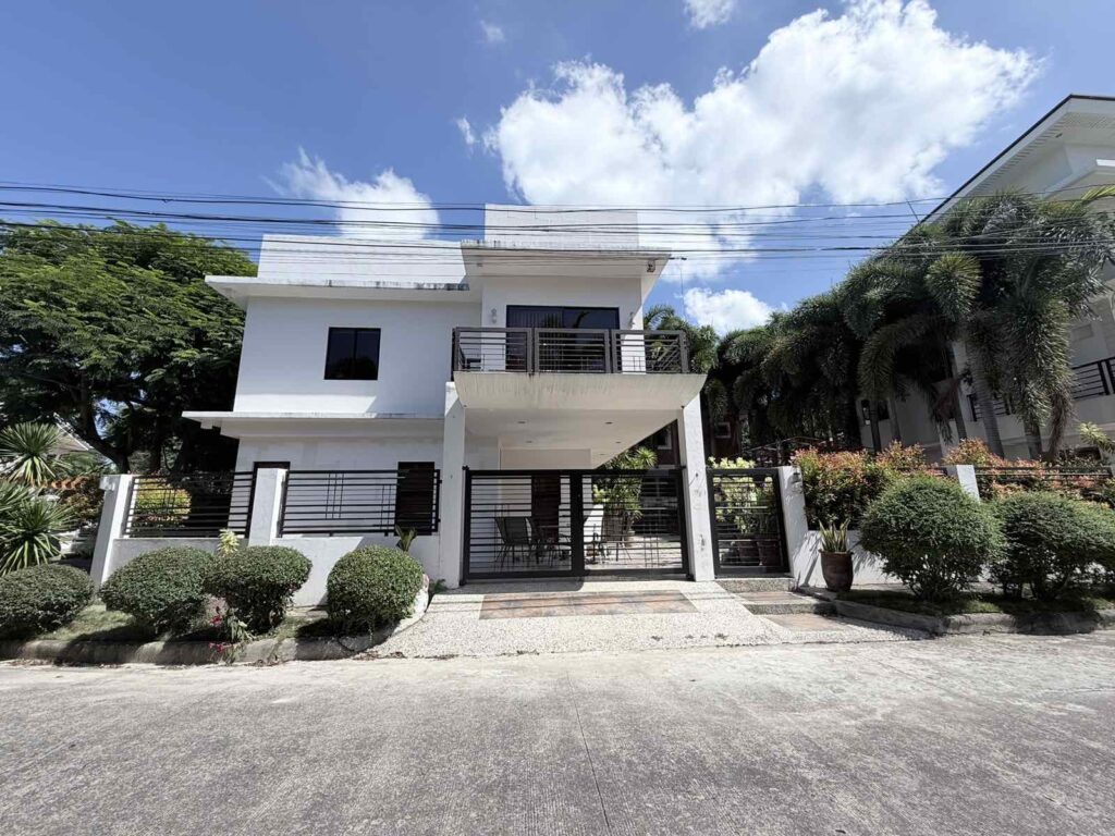 FRONT HOUSE
